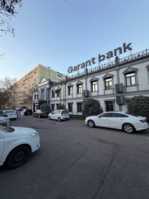 Ойбек квартира под офис 75кв.м угловая часть срочно Своя