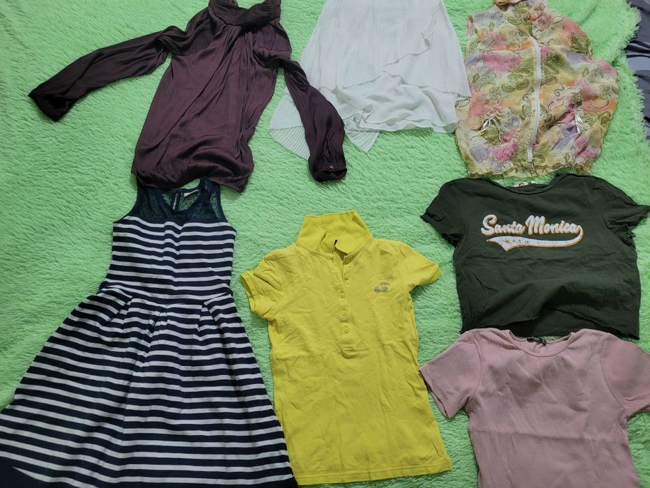 Отдам на девочку вещи