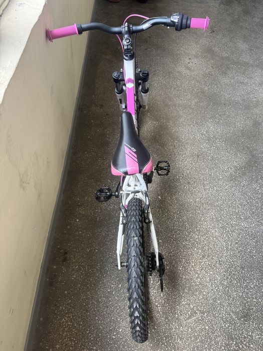 Bicicletă Fete Carrera Luna – Cadru Aluminiu, Schimbător Shimano, Furcă cu Suspensie