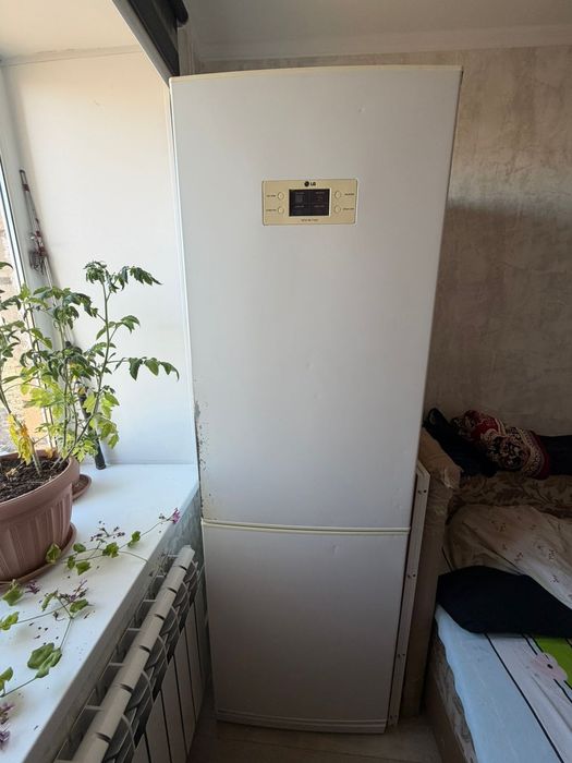 Продам Холодильник LG