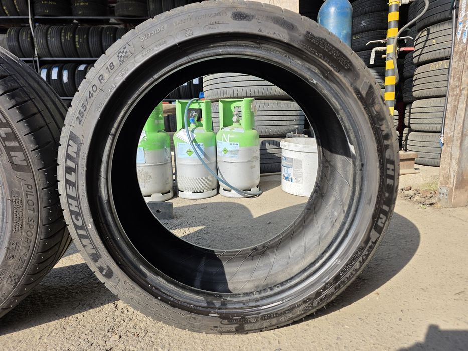 Vând 2 anvelope vara 255 40 R18 Michelin