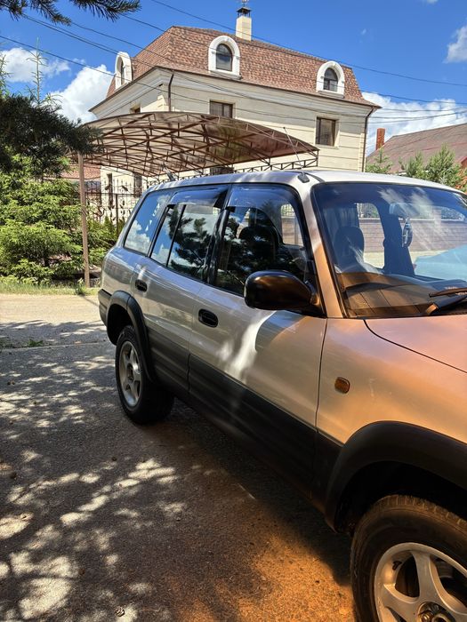 Продам Toyota Rav4