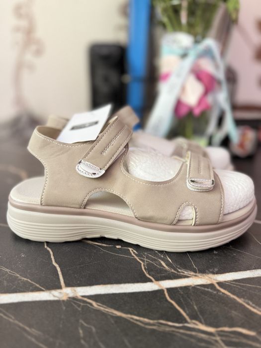 Продам женские сандали