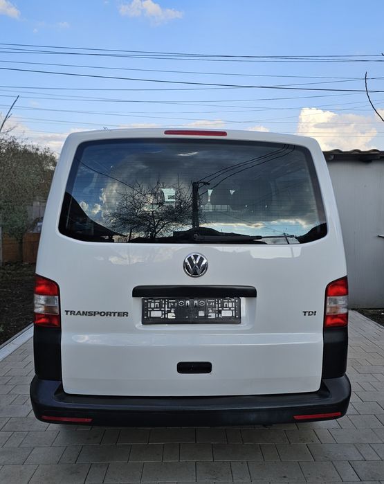 Volkswagen Transporter T5 lung 2013 8 locuri 2.0 TDI EURO 5