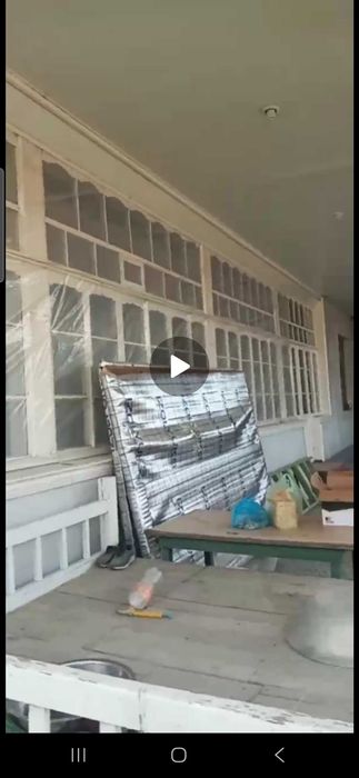 Teraska sotiladi oynalari bilan. Xolati zo'r. Yana 4 ta deraza ham bor