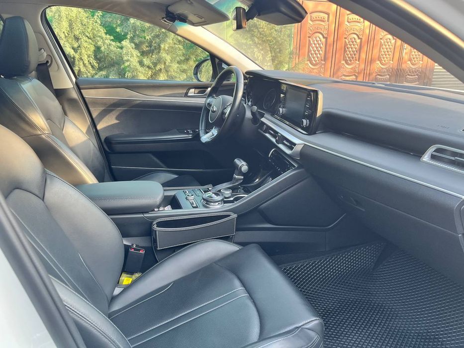 Автомобиль KIA K5