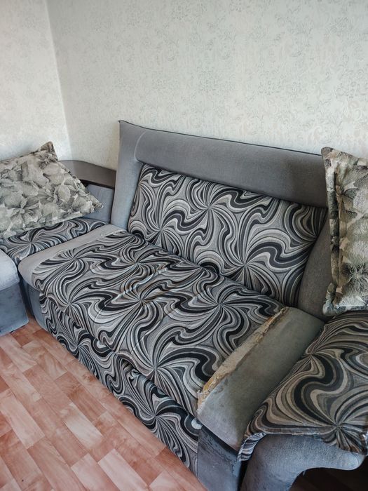 Отдам даром диваны