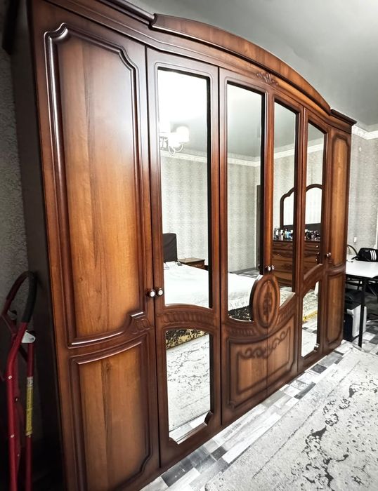 Продам спальный гарнитур