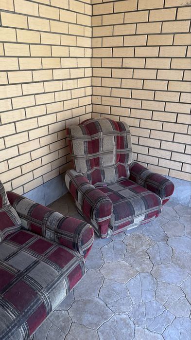 продается диван , 2 кресла