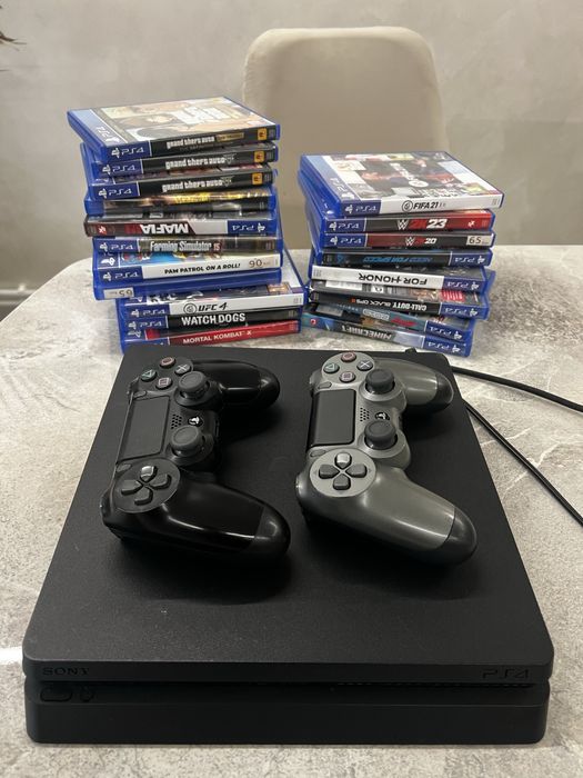 Vand Ps4+2 manse+jocuri