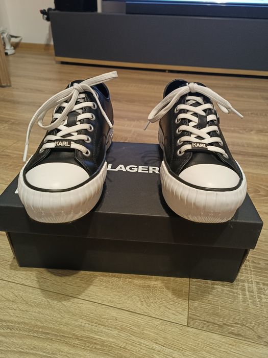Tenesi Karl Lagerfeld
