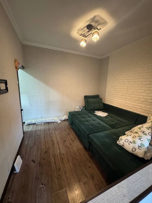 Продается квартира 1переделанная в 2х массив Ялангач 1 этаж