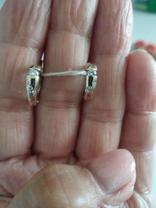Продаю новые серьги с бриллиантами