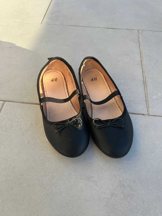 Продавам детски обувки за момиче H&M