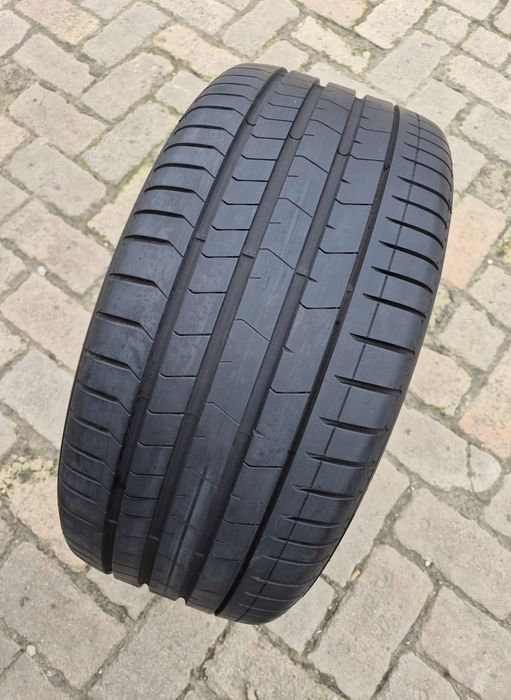 O bucată 255/35 R19 vară - una Pirelli