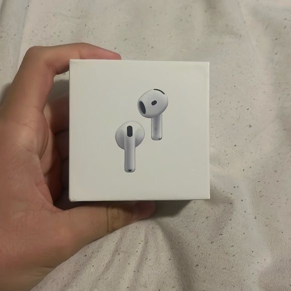 Новый, не вскрытый Airpods 4 ANC