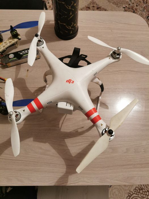 Продам дрон dji phantom фантом
