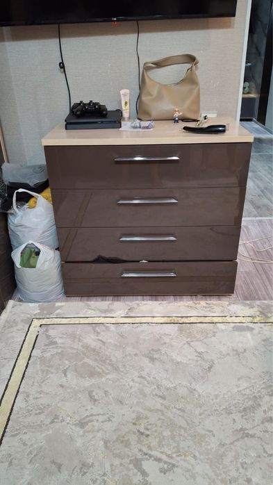 Продается шкаф с комодом