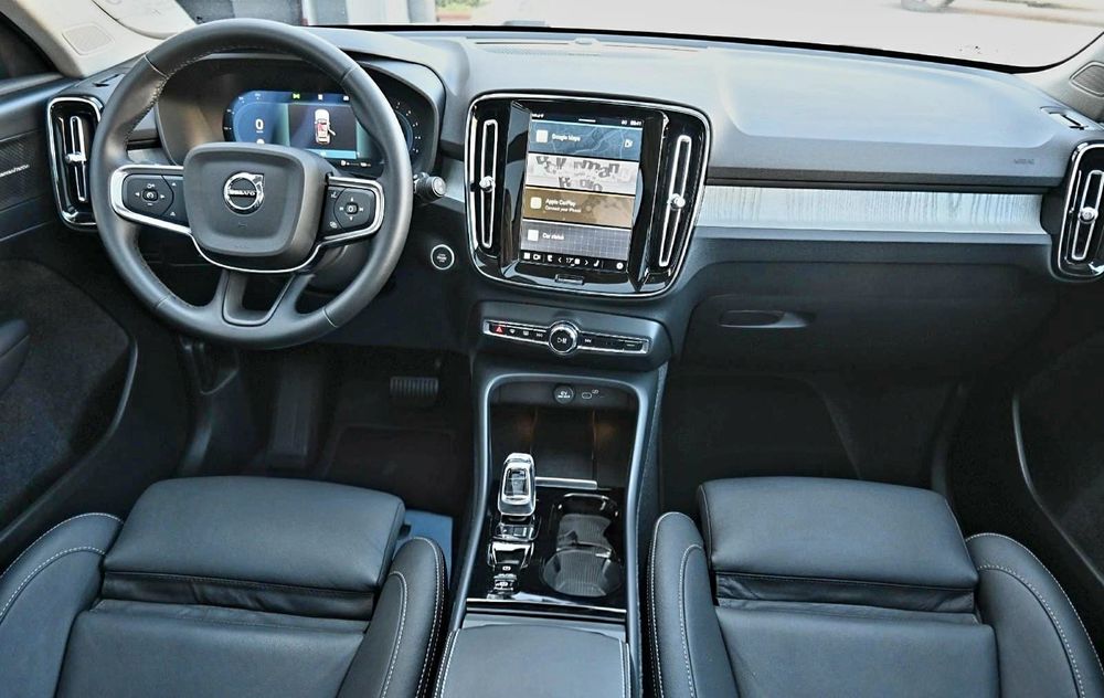 Volvo XC40 • Mild Hybrid • Dark Plus Ultimate • Panoramic