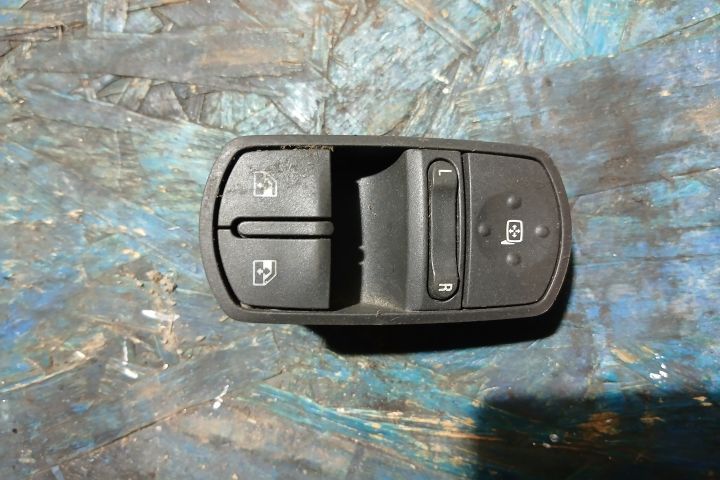 Butoane geam sofer 13258521AA 13258521AA Opel Corsa D [2006 - 2011] H