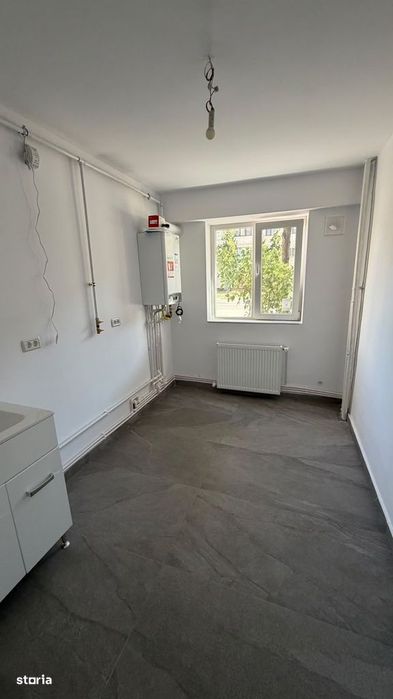 Spatiu Comercial Parter Casa De Cultura Stradal