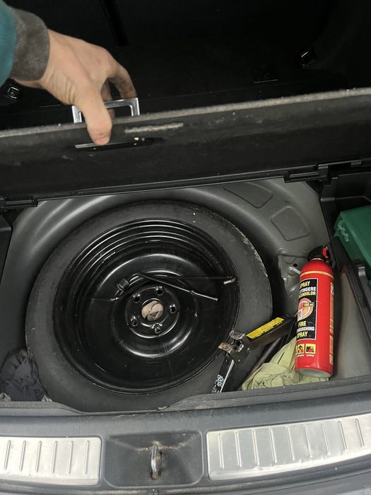 Dezmembreaz Toyota avensis 2.2 d-cat