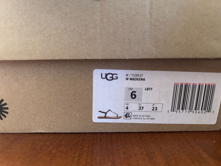 Кожени сандали UGG