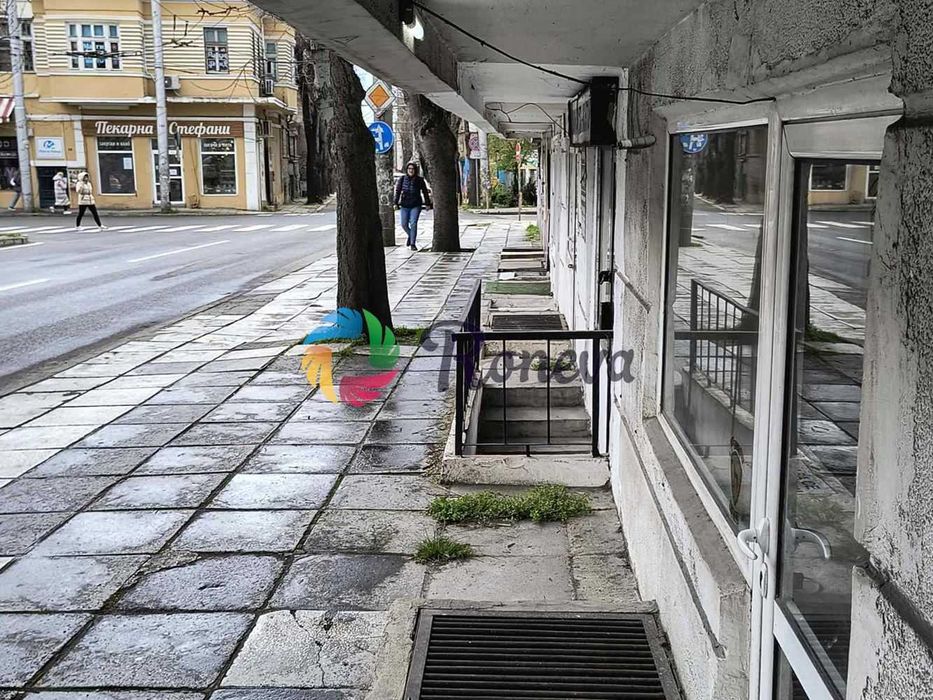 Дава се под наем Магазин в Варна, Нептун - 12 кв.м за 44886.12 € - Снимка #1