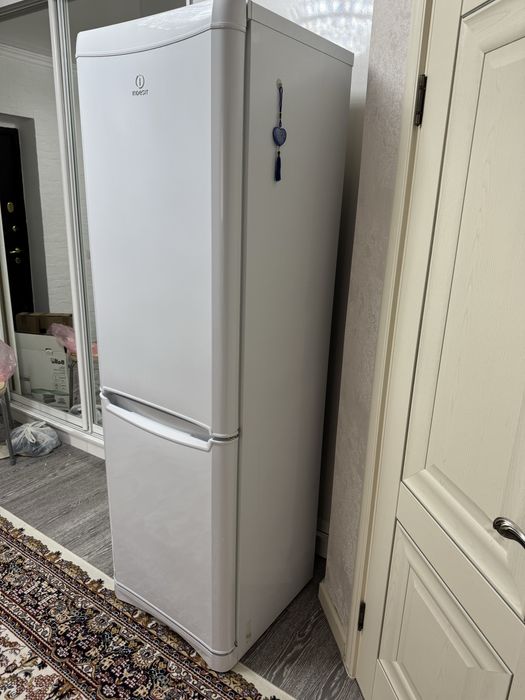 Холодильник indesit