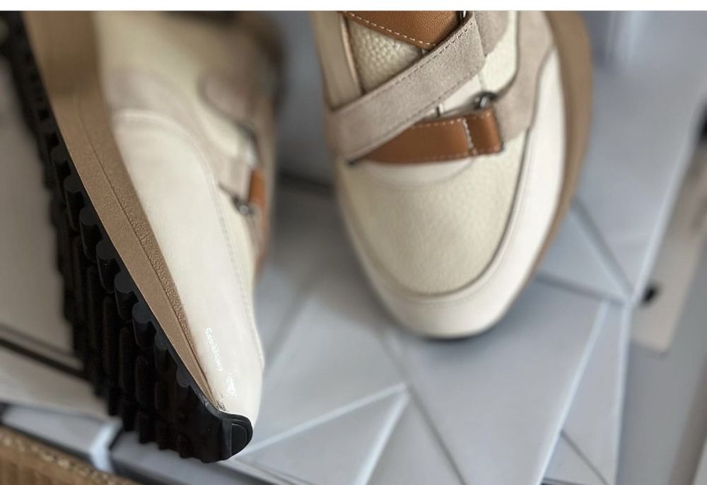 lLVI кроссовка.