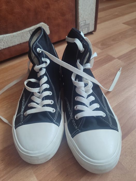 Vând Converse H&M