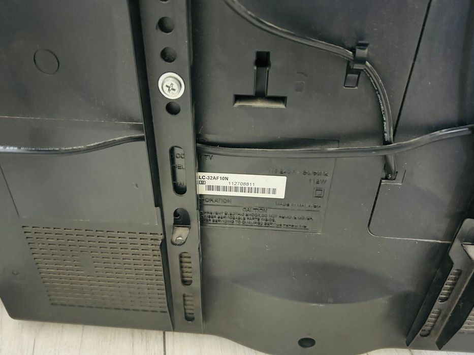 Телевизор Sharp в хорошем состоянии