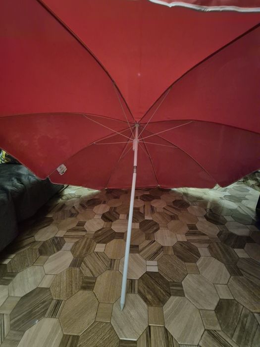 Ocazie 2 umbrele plaja  60 de lei ambele