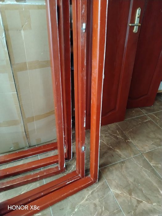 Uși de lemn  în stare buna