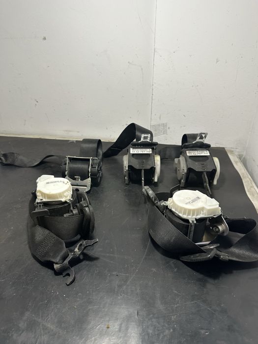Centura siguranta dreapta fata BMW Seria 3 E90 E91 neagra
