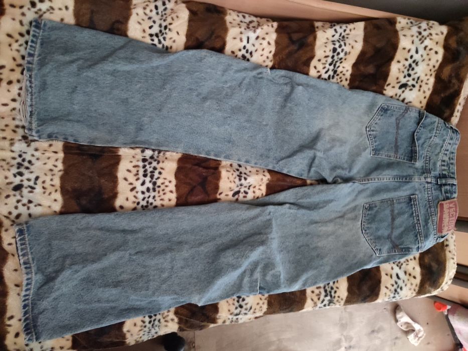 Джинсы б/у в хорошем состоянии