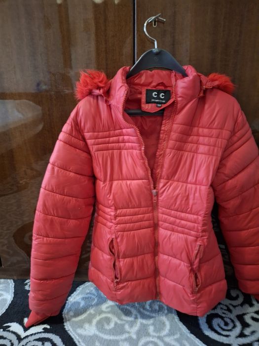 Червено късо яке,използвано.