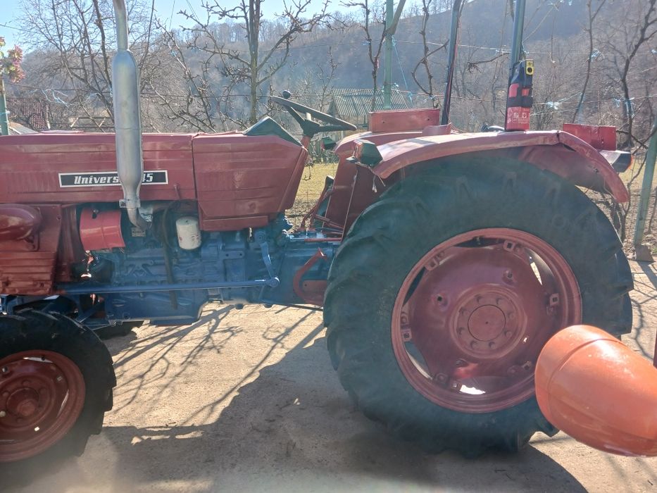 Vând tractor u445