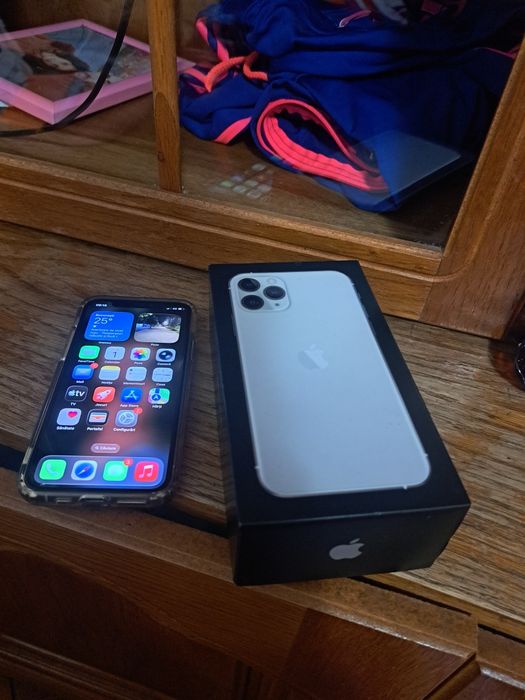 Vând iPhone 11 pro 128 Gb baterie nouă nu trimit prin curier doar în Alba Iulia se vinde