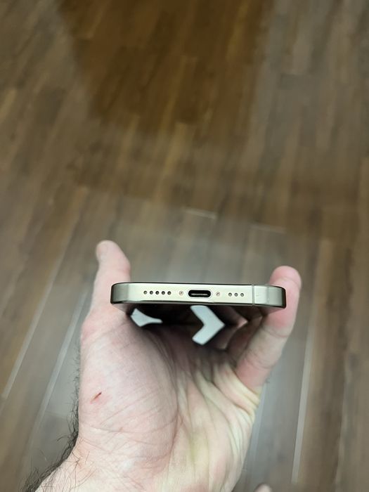 iPhone 16 Pro 256GB Desert Titanium