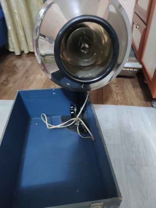 Лампа медицинская  сотилади