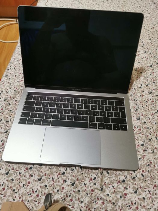 Vând laptop MacBook pro m2