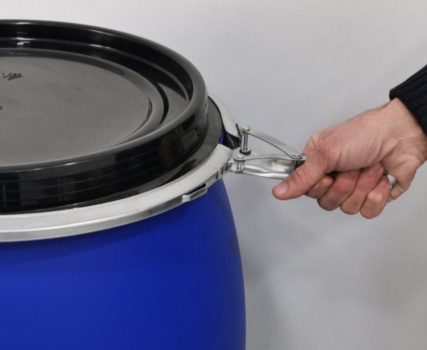 Бочка пластиковая 165 л (новая)