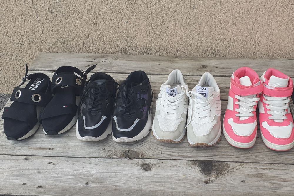 Adidași  de vanzare nu sunt  noi . Dar sunt pe alese .