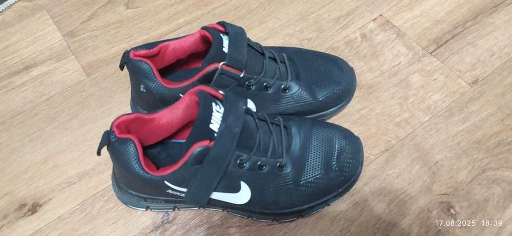 Кроссовки на мальчика р-р 36