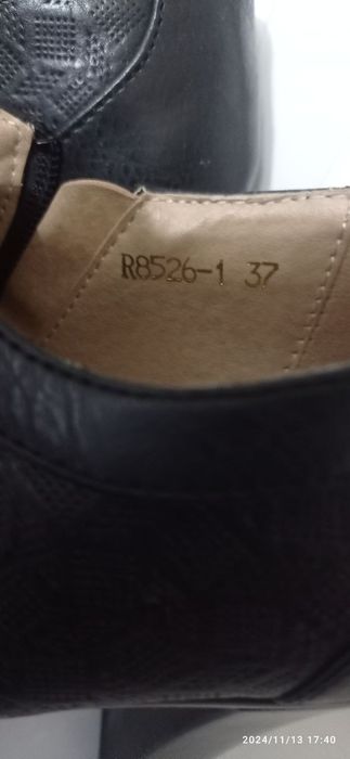 Ayollar oyoq kiyimi.