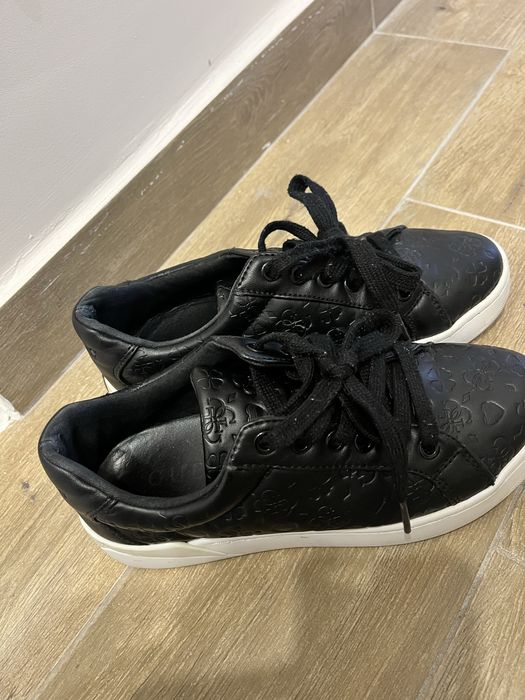 Маратонки Guess