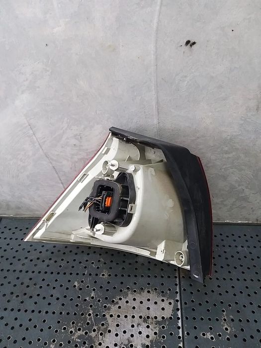 Stop tripla lampa dreapta aripa vw golf 5 1k 284980