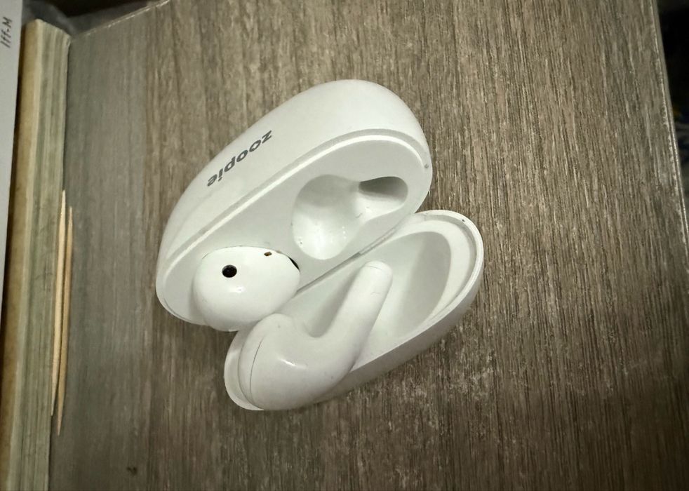 Casti fara fir imita perfect pe cele de 1000 lei originale de la apple