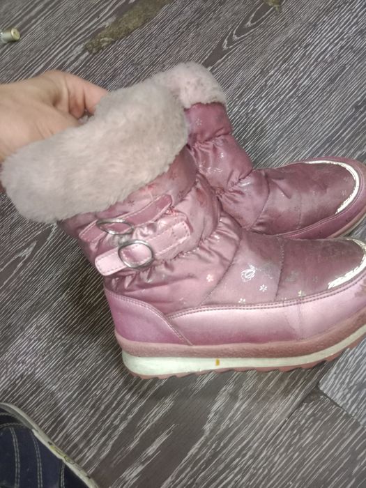 Продам сапожки на девочку 6-7 лет